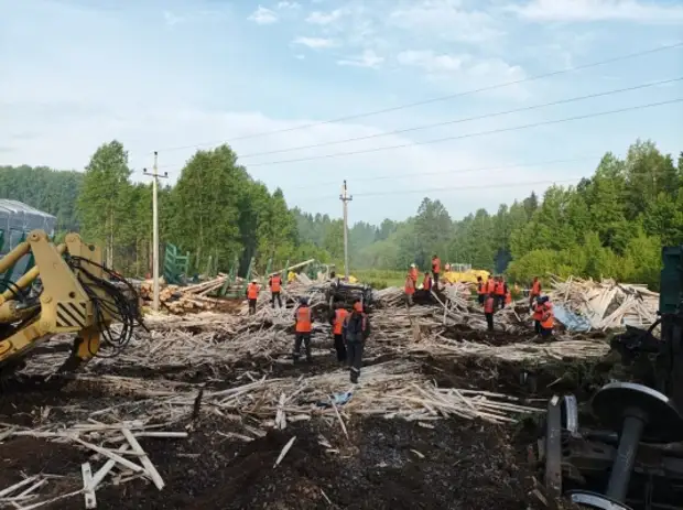 Сошедшая с рельсов 24. Красноярск сход вагонов. Сход вагонов в Красноярском крае. Сход вагонов на Красноярской железной.