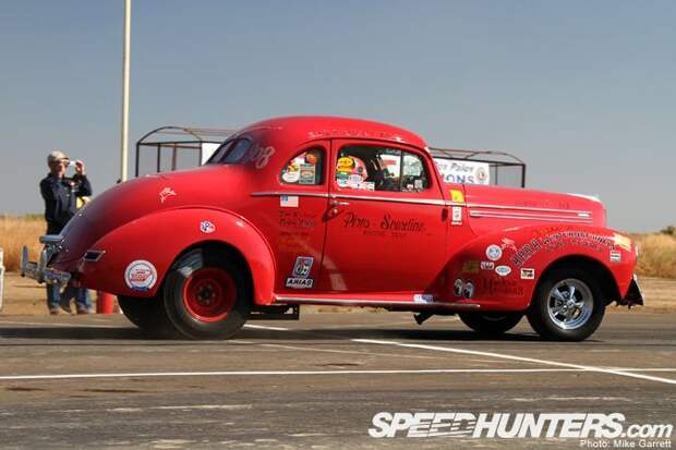 Hot-rod гонки на заброшенном аэродроме в Калифорнии (60 фото)