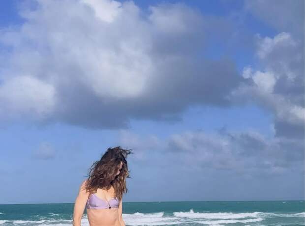 Актриса Мишель Монаган опубликовала фото в бикини