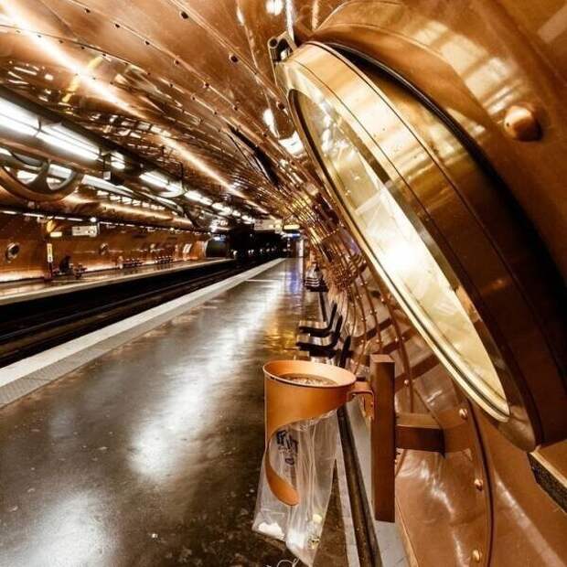 19. Станция метро Arts et Métiers в Париже, Франция
