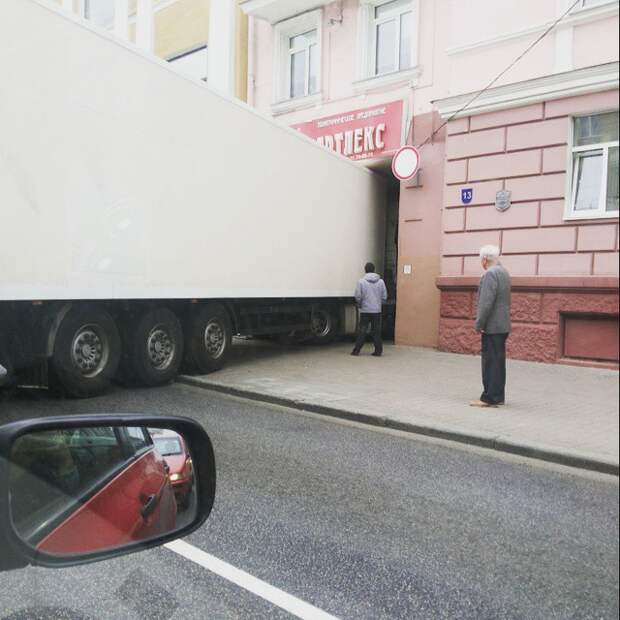 В Гомеле всё рассчитано до миллиметра В Гомеле всё рассчитано до миллиметра Витебск, беларусь, гродно, минск, прикол, это Беларусь детка