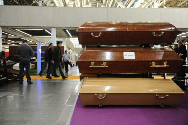 Выставка похоронной моды в Москве (50 фото)
