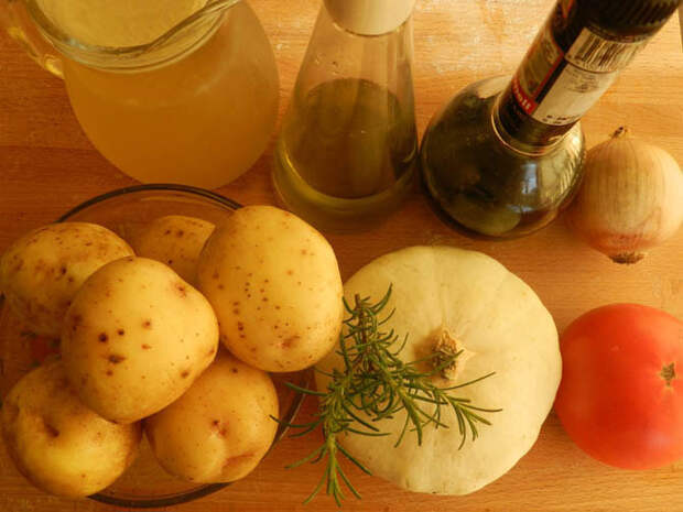 Рецепт на выходные: Картофель, запечённый с патиссоном, луком и помидорами