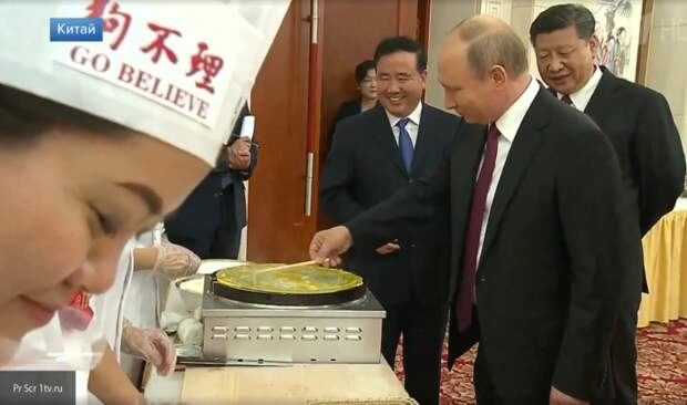 Дело мастера боится: Путин приготовил и попробовал китайскую еду