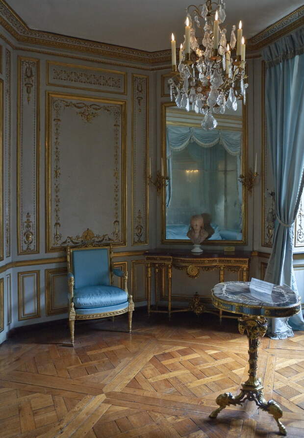 Chateau de Versailles - Petits appartements de la Reine - Cabinet de la Meridienne