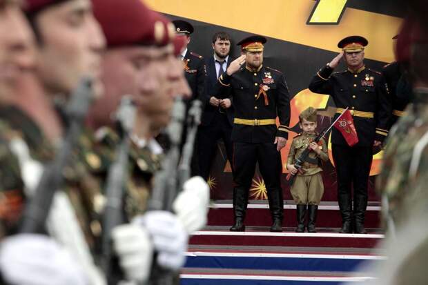 Руководитель Чеченской республики Рамзан Кадыров в генеральской форме в ходе торжественных мероприятий в Грозном