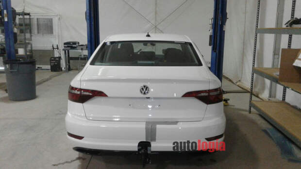 2018-VW-Jetta-rear