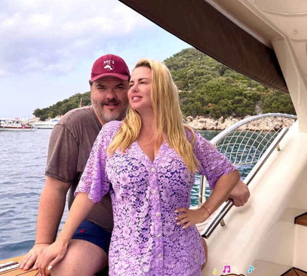 Певица Семенович призналась, что может укусить своего мужчину из любви