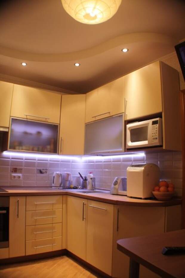 Освещение маленькой кухни с натяжным потолком фото для маленькой кухни фото