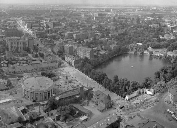 Район метро «Краснопресненская» с высотки на пл. Восстания в 1954 году, Москва