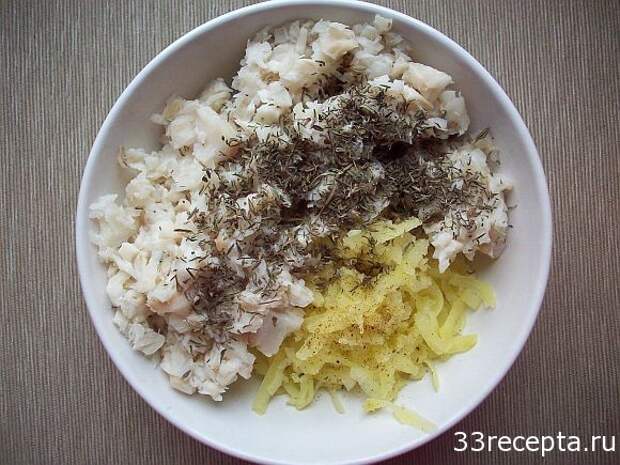 смешиваем рыбу и картофель