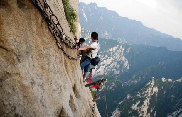 Экстремальный поход в храм на горе Huashan. 