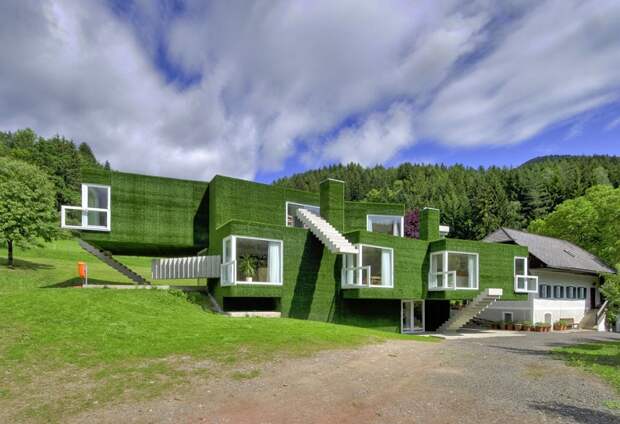 Необычный зеленый дом в Австрии. Фото