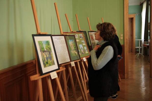 В Ливадии открылась выставка крымской художницы