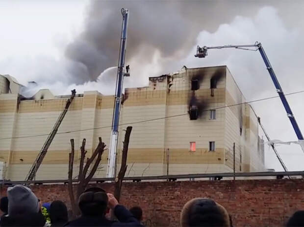 Раскрыта тайна исчезнувших 4 минут на видео пожара в Кемерово