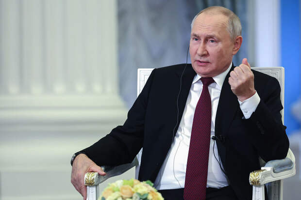 Кремль опубликовал кадры прибытия Путина в Пекин