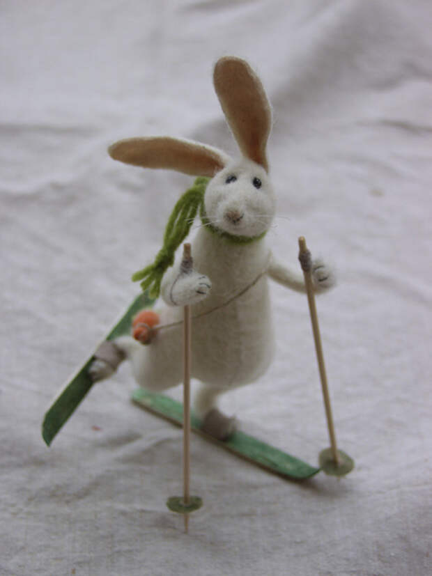 skiing rabbit ()