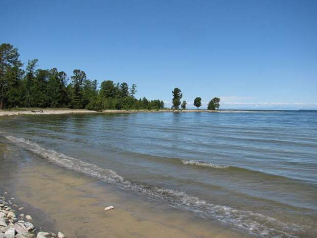 File:Beach of Baikal, Goryachinsk 3.jpg