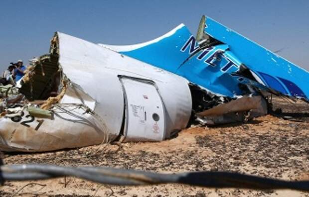 Обломки самолета Airbus A321 на месте крушения