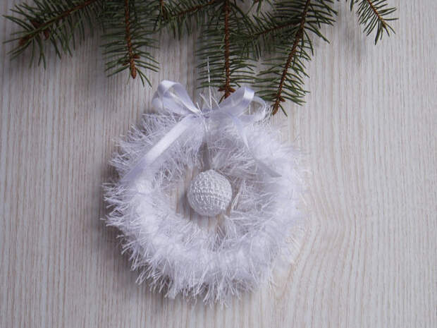 Crochet White Christmas Wreath Home Decor FREE SHIPPING, Wedding Wreath,  OOAK Handmade Holidays Decoration