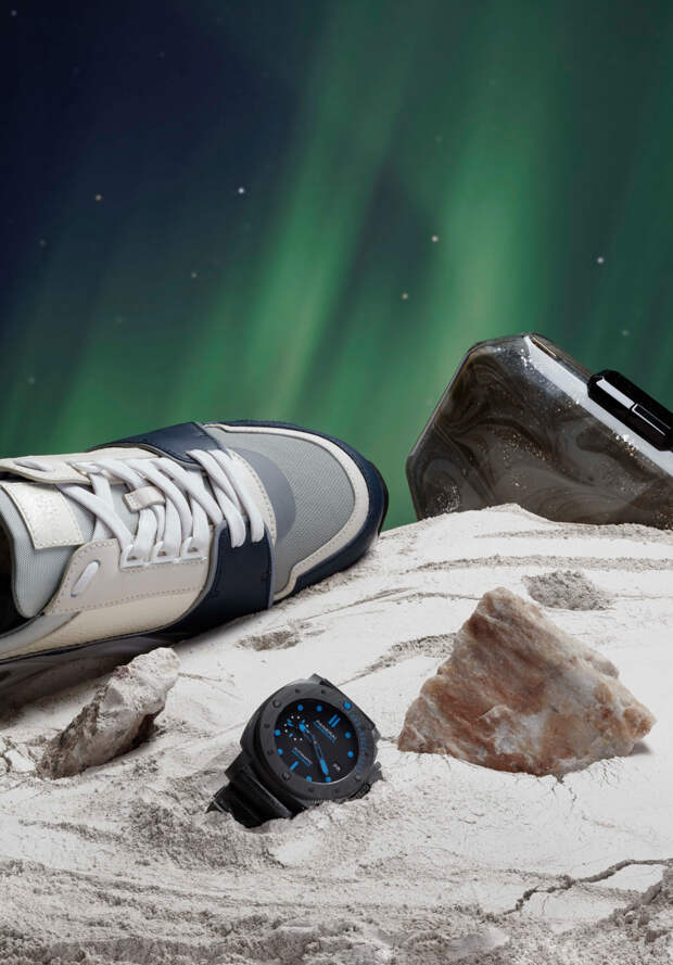 Кроссовки Canali (ЦУМ); клатч Giorgio Armani (бутик Giorgio Armani); часы Submersible Carbotech, Panerai (бутик Panerai)