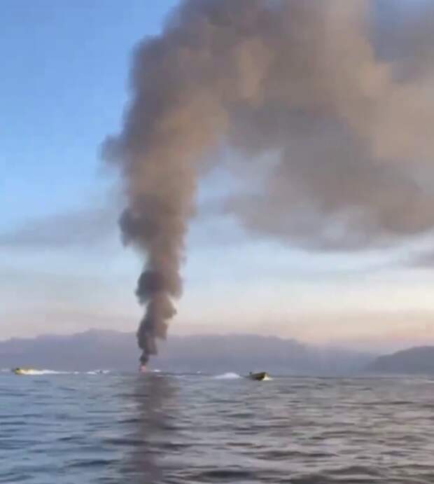 Перебазирование флагманского американского авианосца USS Dwight D. Eisenhower («Дуайт Д. Эйзенхауэр») в Аденский залив стало ответом Пентагона на усиленные действий йеменских повстанцев в Красном море.-4