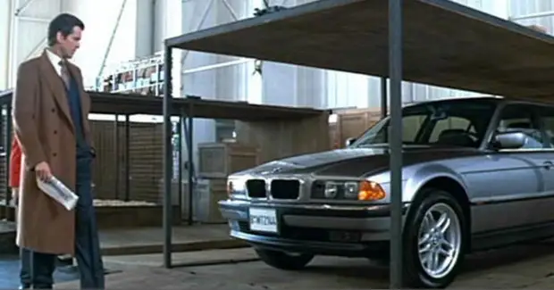 Автомобиль BMW 750iL. Завтра не умрет никогда, 1997 года