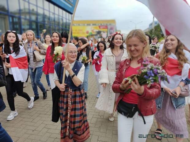 Женский марш в Минске возглавила полоумная русофобка