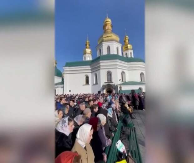 Ну вот и всё... Вчера была последняя воскресная служба в Киевской Лавре. Всё... Всё только начинается