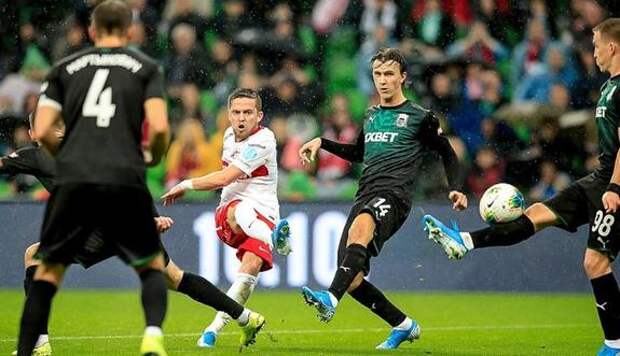 «Краснодар» побеждает «Спартак» 2:1