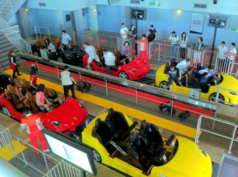 Парк "Ferrari World" (ОАЭ; Абу-Даби) Парк Феррари ОАЭ, авто