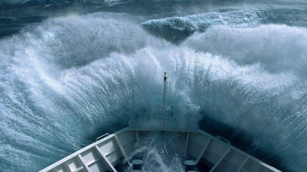 Пролив Дрейка представляет из себя очень опасный судоходный участок с сильными ветрами и айсбергами 