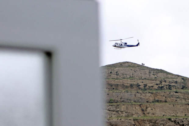 Красный Полумесяц: иранские спасатели пподошли к обломкам вертолета Раиси