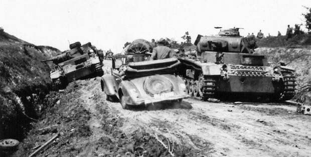 Колонна подбитых немецких танков