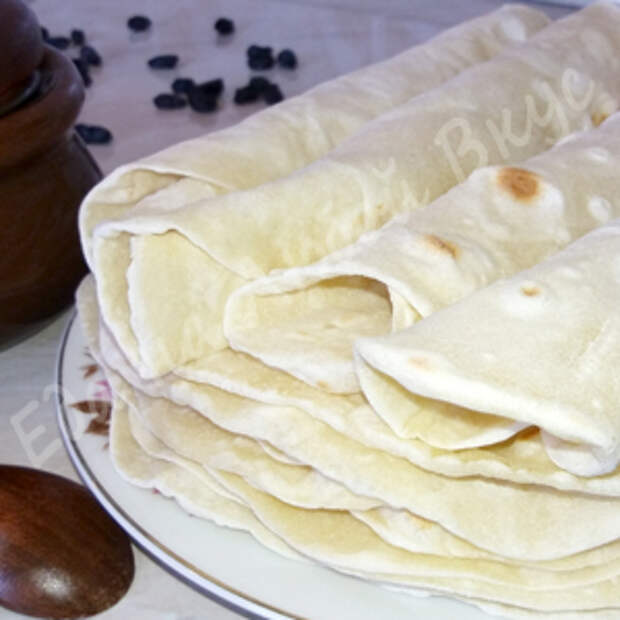 Рецепт тонкого лаваша на сковороде. Рецепт тонкого лаваша на сковороде. Армянский тонкий лаваш на сковороде. Лаваш на сковороде. Сковорода для тонкого лаваша.