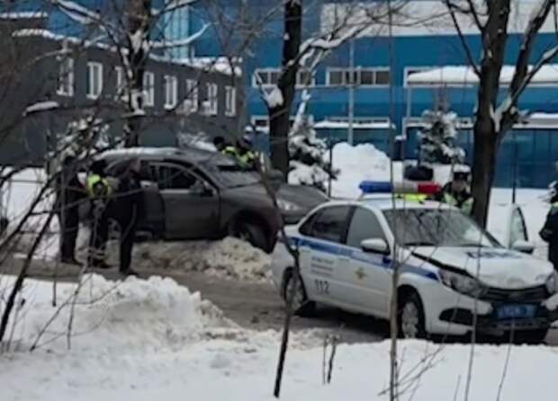 В Подмосковье сотрудники ДПС открыли огонь по колесам «Порше»