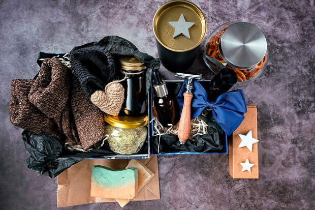 Более 40% опрошенных россиян хотят подарки и досуг с коллегами на 23 февраля