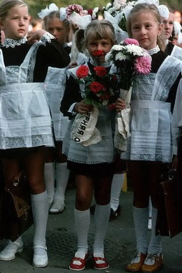 7 сентября 1990. Советские школьники. Советская Школьная форма. Форма в Советской школе. Старая Школьная форма.