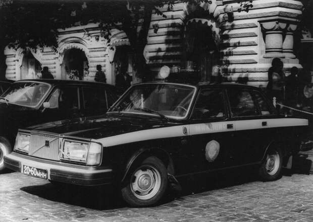 Милицейское "Вольво": милиция, полицейский автомобиль, полиция, ссср