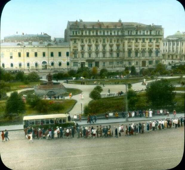 Редчайшие снимки Москвы 1931 года в цвете (77 фото)