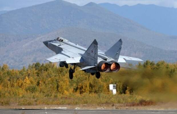 Истребитель-перехватчик МиГ-31 в ходе подготовки к стратегическим командно-штабным учениям "Восток-2014"