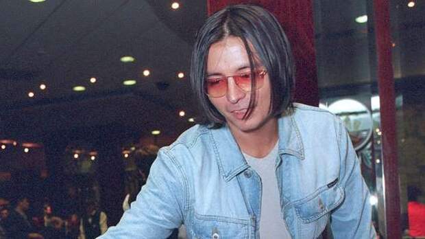 19 января 2007 года певец Мурат Насыров покончил жизнь самоубийством, выбросившись с балкона собственной квартиры. Ему было 37 лет. Артист был известен благодаря песням «Мальчик хочет в Тамбов» и «Я-это ты»
