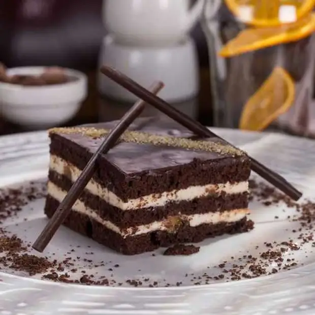 Шоколадный торт желатин. Шоколадно сливочный торт. Шоколадный торт с маскарпоне. Шоколадный торт с кремом маскарпоне. Шоколадный торт с сырным кремом.