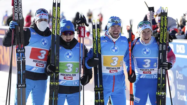 Вошло в привычку: российские биатлонисты со штрафным кругом завоевали бронзу в эстафете на этапе КМ в Хохфильцене