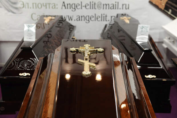 Выставка похоронной моды в Москве (50 фото)