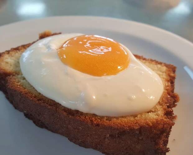 Lemon Drizzle Cake, Lemon Sponge, Chantilly, Lemon Gel