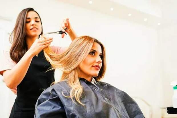 Окрашивание волос в салоне: преимущества услуг профессионалов