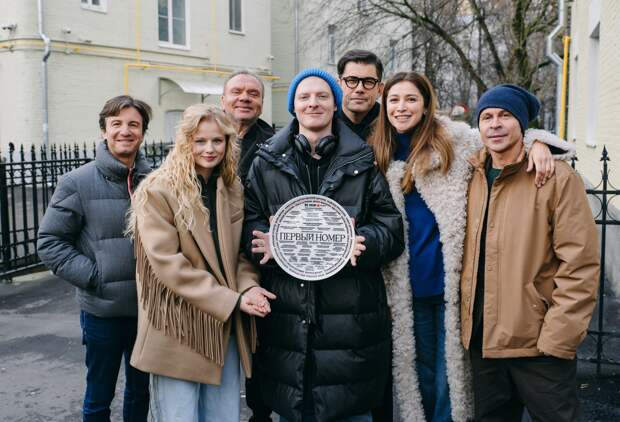 Евгений Цыганов, Надежда Михалкова и Павел Деревянко погрузятся в мир глянца