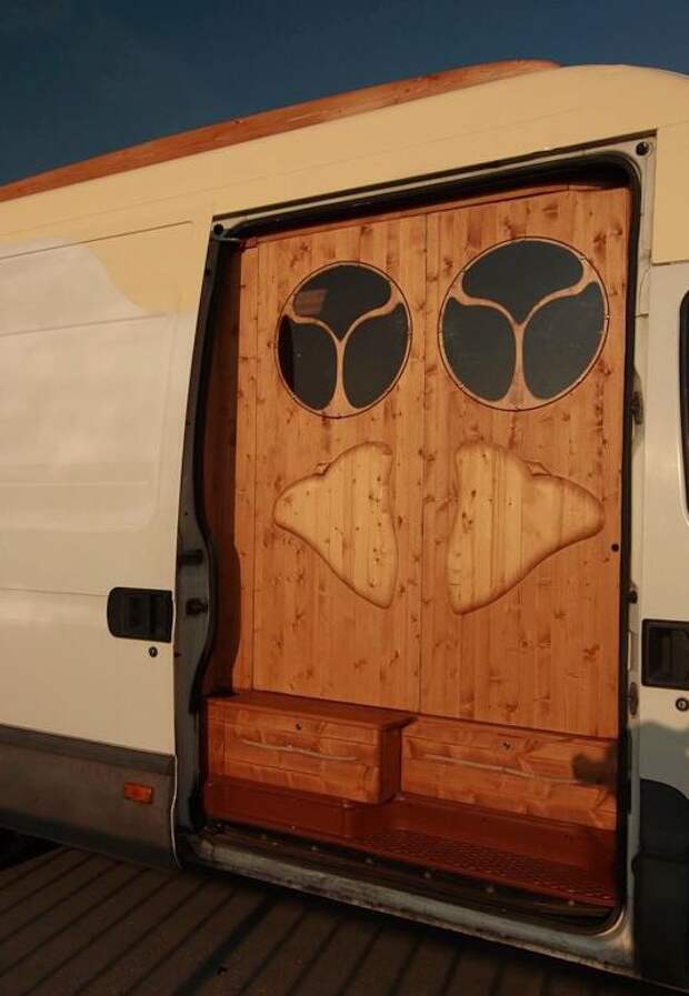 Удивительный дом на колесах из старого фургона авто, дом на колесах, очумелые ручки, своими руками