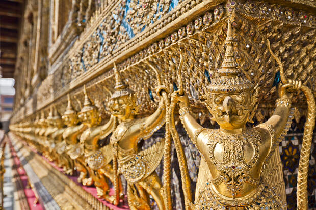 Таиланд на ряду со всеми азиатскими странами является относительно недорогим направлением для отдыха. Большое количество местных достопримечательностей и экзотика придутся по душе каждому. На фото: храм Ват Пхра Кео. (Joe Stump)